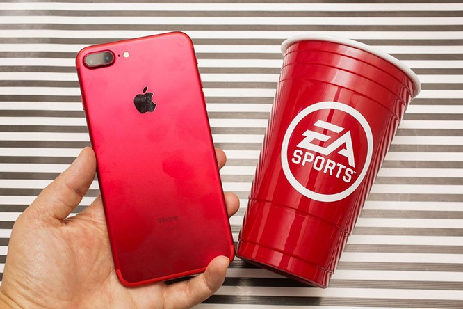 Chùm ảnh: Mở hộp và so sánh màu đỏ iPhone 7 ảnh 10