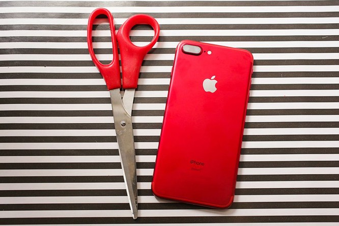 Chùm ảnh: Mở hộp và so sánh màu đỏ iPhone 7 ảnh 15