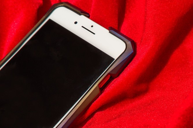 Chiêm ngưỡng bộ ốp viền có giá đắt hơn cả iPhone X ảnh 8