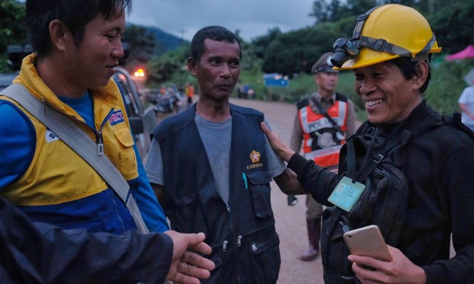 Những hình ảnh ấn tượng về cuộc “giải cứu hang động” ở Thái Lan ảnh 19