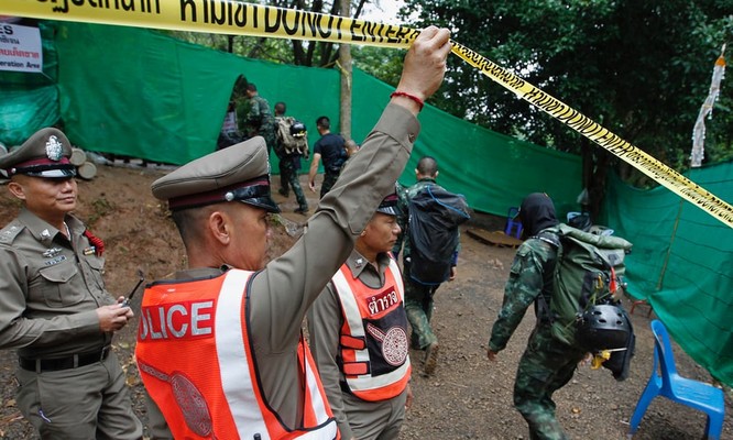 Những hình ảnh ấn tượng về cuộc “giải cứu hang động” ở Thái Lan ảnh 21