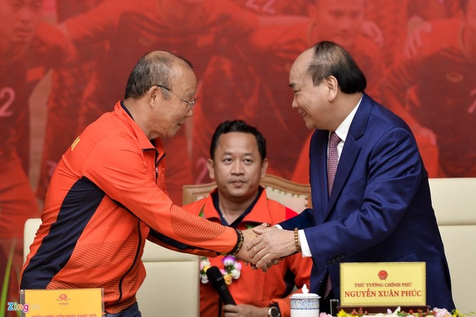 Thủ tướng Nguyễn Xuân Phúc tiếp và mở tiệc chiêu đãi hai đội bóng đá nam và nữ vừa vô địch SEA Games 30 ảnh 5