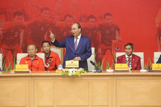 Thủ tướng Nguyễn Xuân Phúc tiếp và mở tiệc chiêu đãi hai đội bóng đá nam và nữ vừa vô địch SEA Games 30 ảnh 2