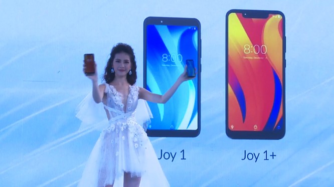 Forbes: Một thương hiệu điện thoại Việt đang muốn giành lại thị phần từ các đối thủ Trung Quốc ảnh 2