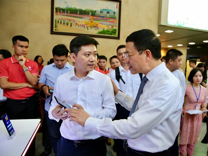 Việt Nam lần đầu tiên sản xuất smartphone 5G với chip lượng tử ảnh 2
