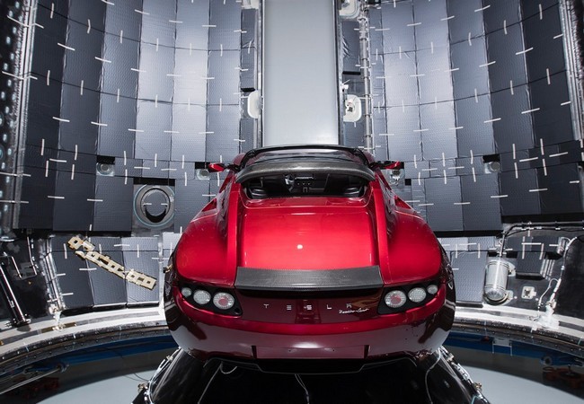 Đây là chiếc Tesla Roadster mà Elon Musk đang chuẩn bị đưa lên sao Hỏa ảnh 3