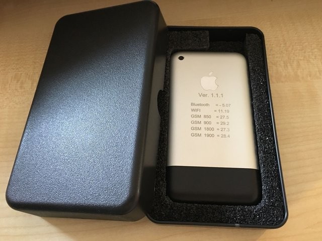Một mẫu iPhone cực hiếm từ 2006 đang được rao bán trên eBay, và đã vượt qua mức giá 13.000 USD ảnh 2