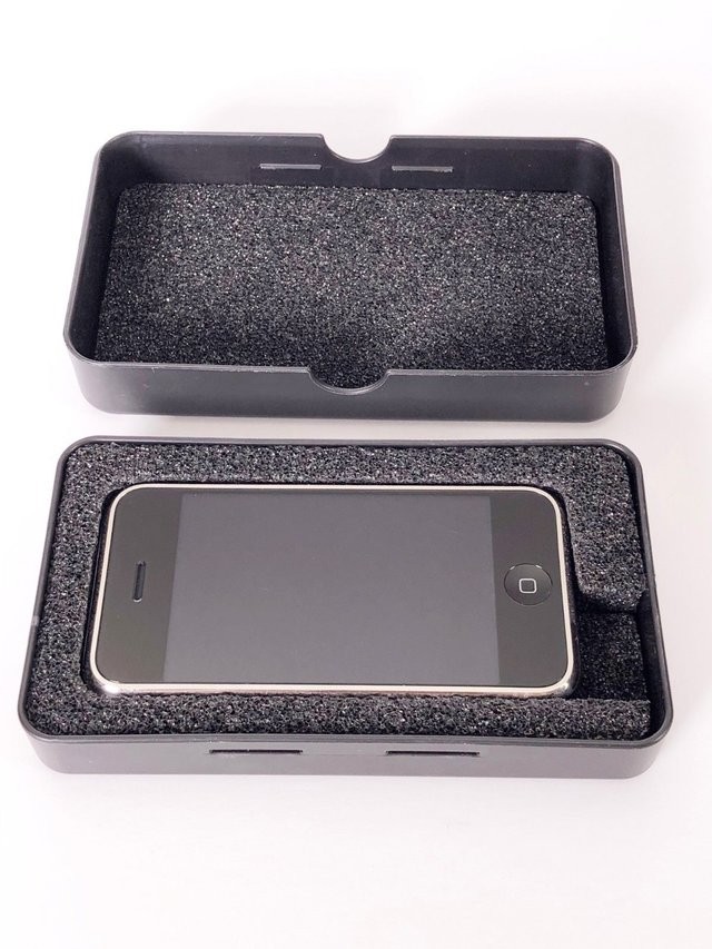 Một mẫu iPhone cực hiếm từ 2006 đang được rao bán trên eBay, và đã vượt qua mức giá 13.000 USD ảnh 3