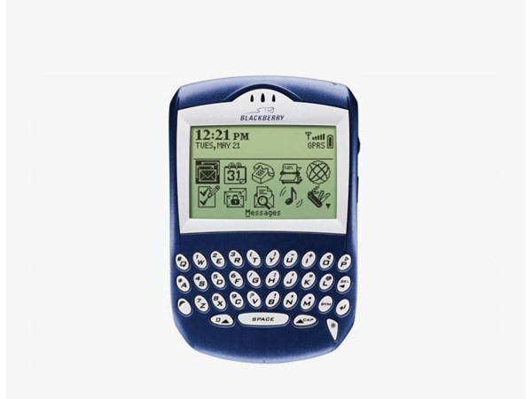 BlackBerry đã có một sản phẩm mang tính đột phá trên thị trường vào năm 2003. Quark là mẫu thiết bị đầu tiên của RIM với khả năng soạn email, lướt web, nhắn tin BBM trong một chiếc điện thoại.