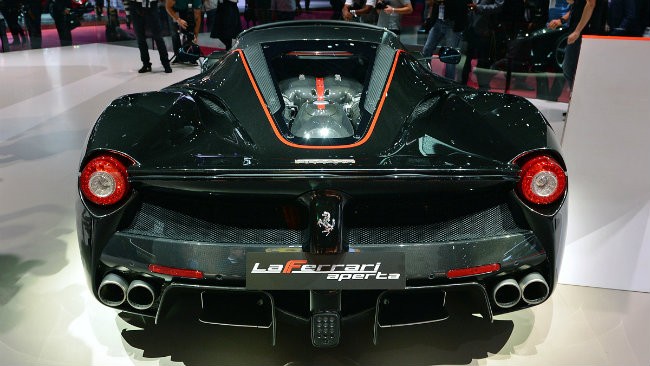 Ngắm siêu xe Ferrari LaFerrari Aperta giá 58,4 tỷ đồng cháy hàng ảnh 2