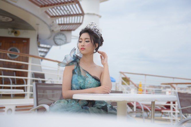 Hoa hậu Mỹ Linh lộng lẫy trong thiết kế đầm công chúa tại Đài Bắc ảnh 2