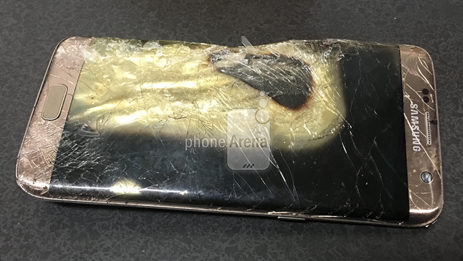 Thêm một Galaxy S7 edge bốc cháy khi đang sạc ảnh 1