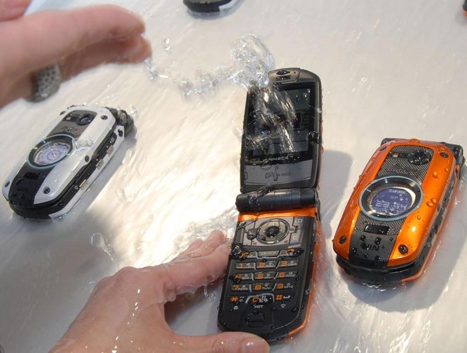 Vì sao hầu hết smartphone Nhật đều có thể chống nước? ảnh 1