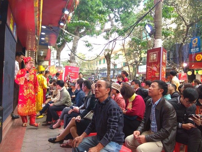 "Khờ dại" đi mua vàng nếu nhìn dưới góc độ tín ngưỡng thì bình thường ảnh 1