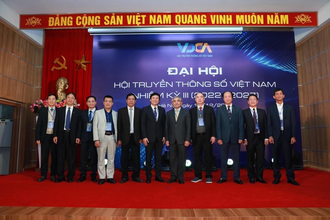 TS. Nguyễn Minh Hồng tái đắc cử Chủ tịch Hội Truyền thông số Việt Nam nhiệm kỳ III ảnh 4