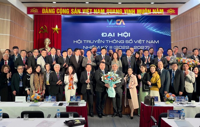 TS. Nguyễn Minh Hồng tái đắc cử Chủ tịch Hội Truyền thông số Việt Nam nhiệm kỳ III ảnh 3