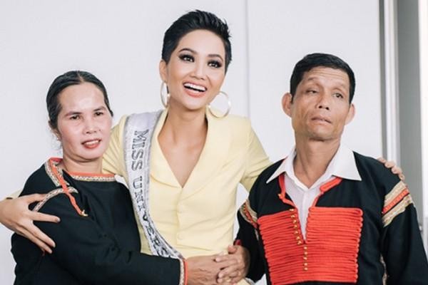 Xúc động hình ảnh lam lũ của bố mẹ H'hen Niê sau hào quang của con gái ảnh 5