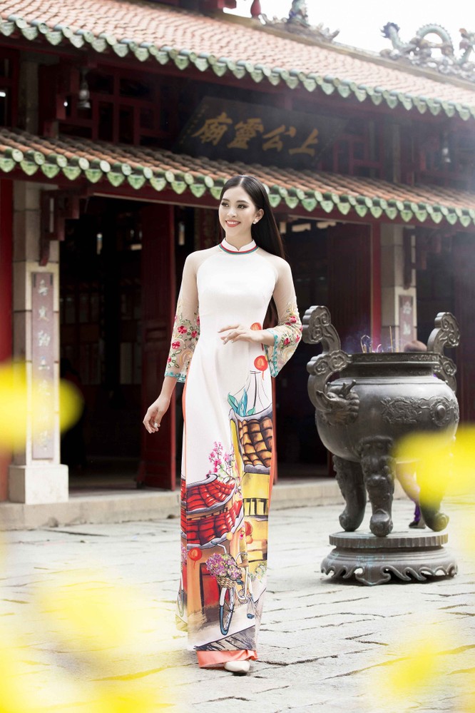 Hoa hậu Tiểu Vy khoe sắc xuân trong áo dài Ngô Nhật Huy ảnh 8