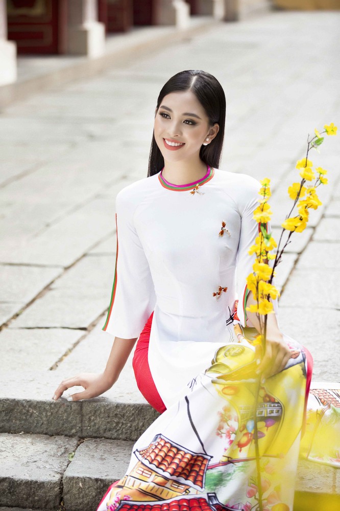 Hoa hậu Tiểu Vy khoe sắc xuân trong áo dài Ngô Nhật Huy ảnh 13
