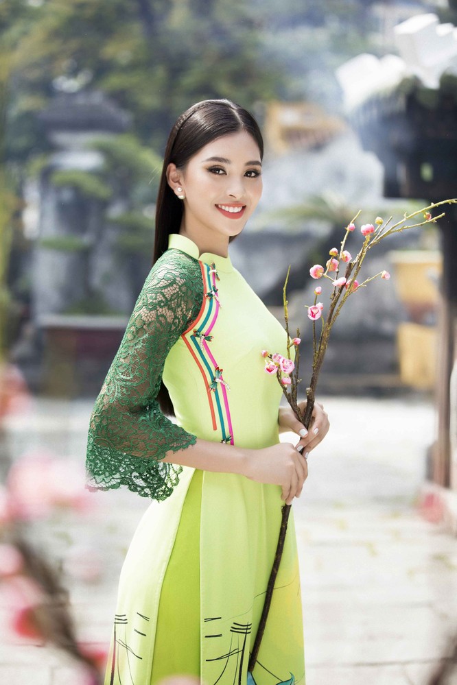 Hoa hậu Tiểu Vy khoe sắc xuân trong áo dài Ngô Nhật Huy ảnh 16