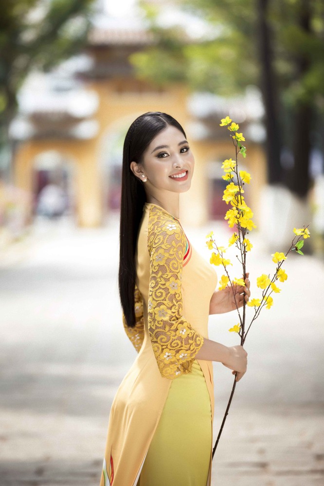 Hoa hậu Tiểu Vy khoe sắc xuân trong áo dài Ngô Nhật Huy ảnh 18