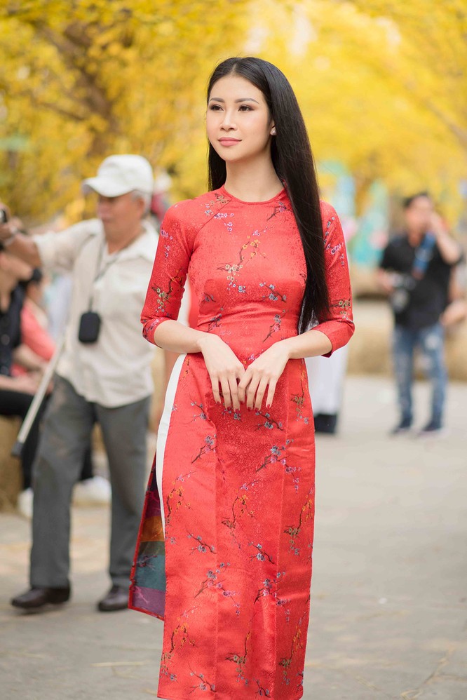 Á hậu Liên Phương khoe nhan sắc kiều diễm giữa trời xuân ảnh 2
