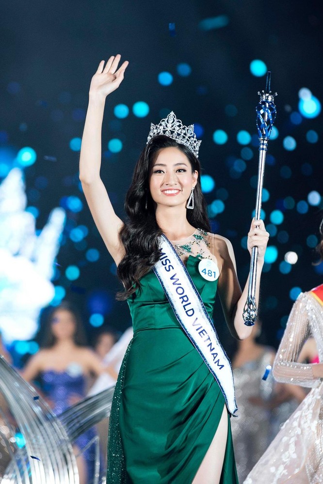 Lương Thùy Linh trong phút đăng quang Hoa hậu Thế giới Việt Nam 2019 
