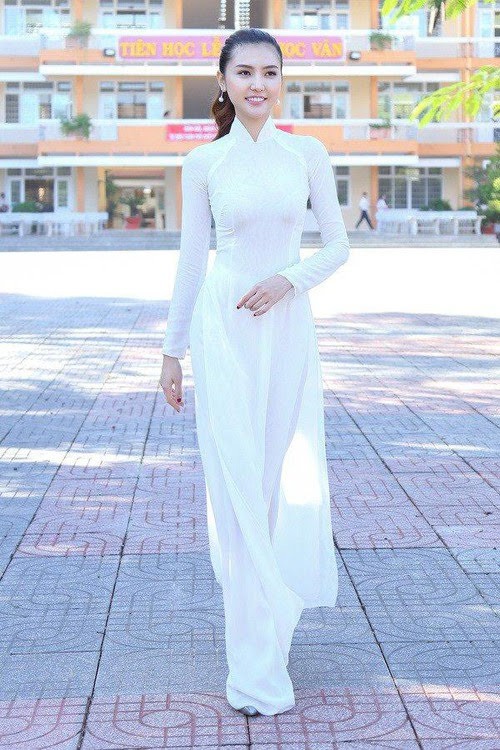 Hoa hậu, Á hậu lộng lẫy duyên dáng áo trắng sân trường ảnh 6