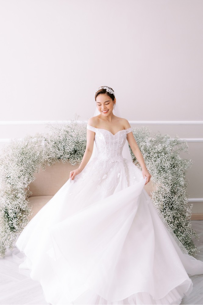 Giang Hồng Ngọc khoe hình cưới cùng chồng và con trai ảnh 10