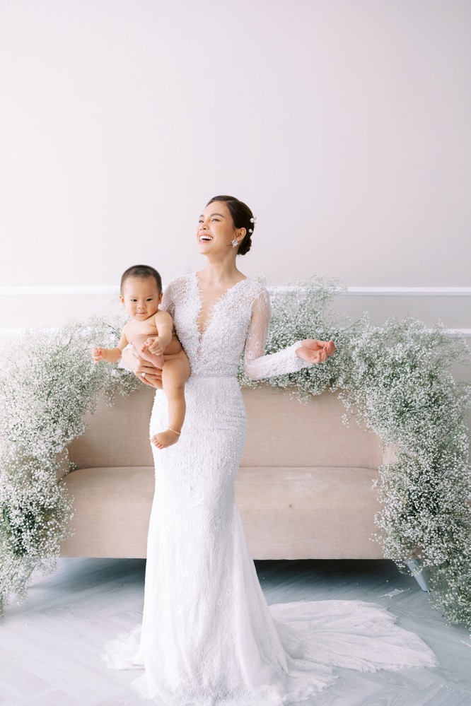 Giang Hồng Ngọc khoe hình cưới cùng chồng và con trai ảnh 4