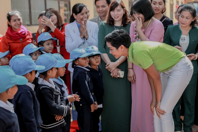 Hoa hậu H’Hen Niê gây quỹ hơn 22.000 USD cho Room to Read ảnh 12