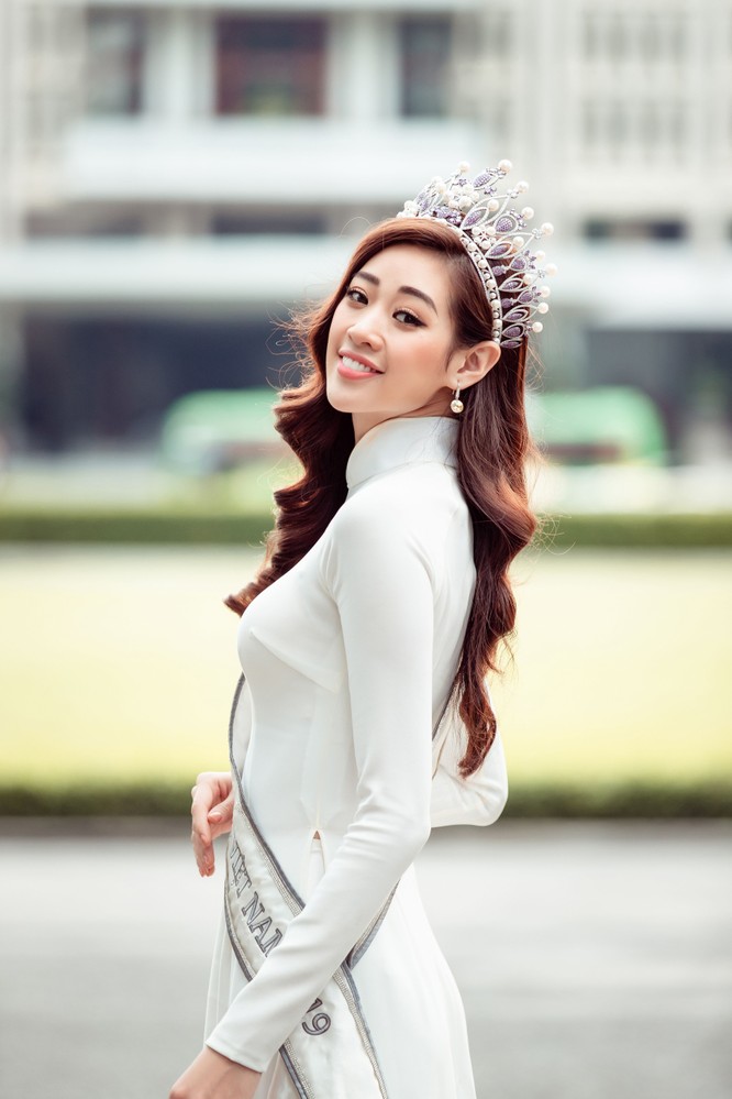 Hoa hậu Khánh Vân mặc trang phục với thông điệp bảo vệ làng nghề làm chiếu ảnh 12