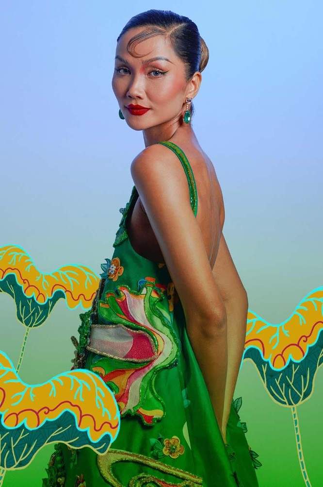 Hoa hậu H’Hen Niê mang tranh dân gian Đông Hồ vào ảnh Tết ảnh 3