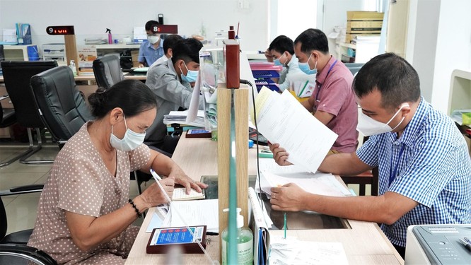 Bộ Nội vụ yêu cầu TP.HCM giải trình việc dôi dư hơn 5.700 biên chế ảnh 1