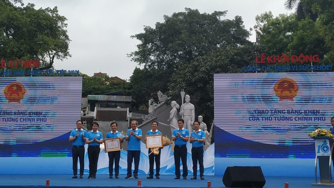Hà Nội: Hàng nghìn người hưởng ứng cuộc thi “Đi bộ vì sức khỏe” ảnh 1