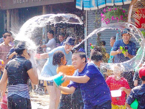 Kỳ thú lễ hội Lễ hội Songkran - Thái Lan ảnh 2