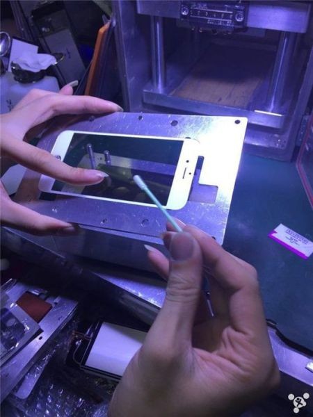 Hành trình “biến hình” của chiếc iPhone 6 từ nát bươm thành mới cứng ảnh 61