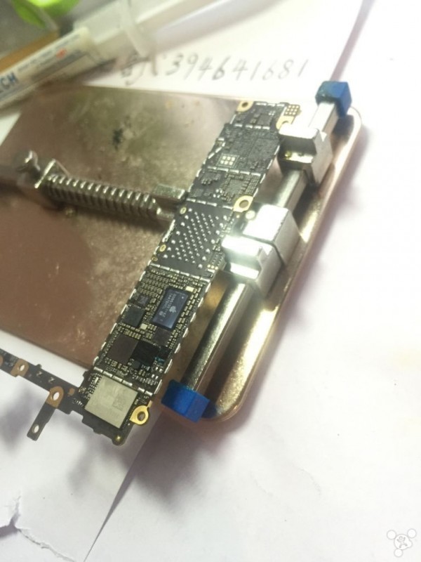 Hành trình “biến hình” của chiếc iPhone 6 từ nát bươm thành mới cứng ảnh 45
