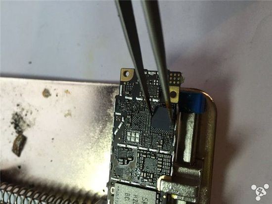 Hành trình “biến hình” của chiếc iPhone 6 từ nát bươm thành mới cứng ảnh 49