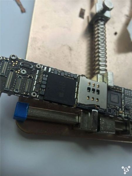 Hành trình “biến hình” của chiếc iPhone 6 từ nát bươm thành mới cứng ảnh 28