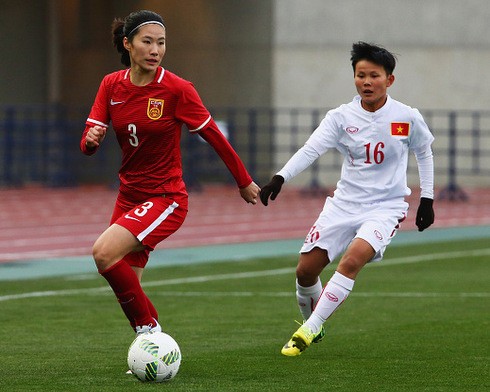 Hình ảnh thi đấu kiên cường của ĐT nữ Việt Nam trước Trung Quốc ảnh 1