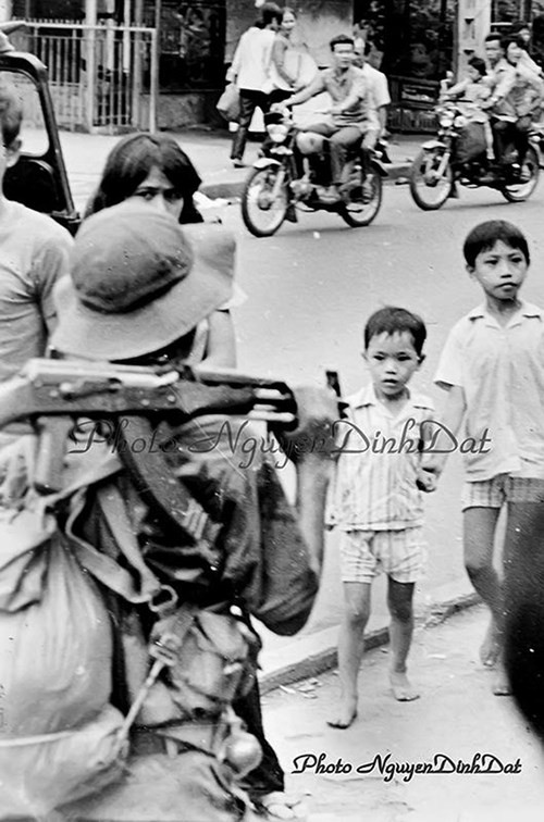 Khoảnh khắc chân thật Sài Gòn ngày Giải phóng ảnh 9
