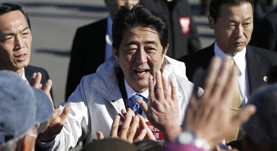 Thủ tướng Nhật "chọn cá" sau thảm hoạ rò rỉ phóng xạ Fukushima ảnh 2