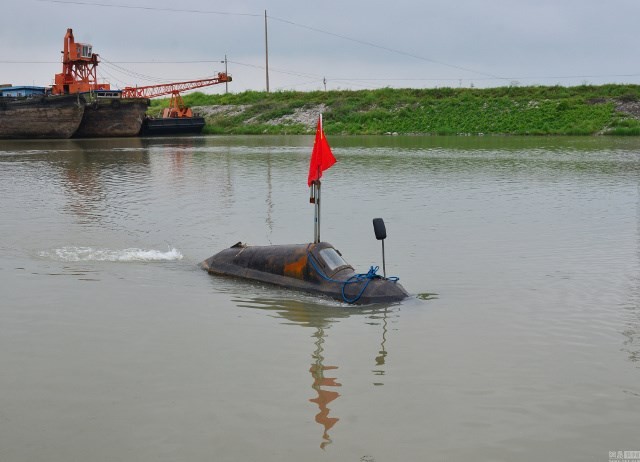 Cận cảnh tàu ngầm giá rẻ do nông dân Trung Quốc chế tạo ảnh 1
