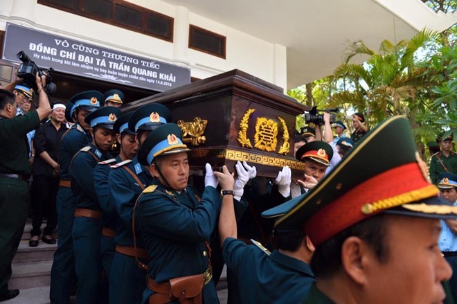 Những hình ảnh thắt lòng trong đám tang phi công Trần Quang Khải ảnh 15