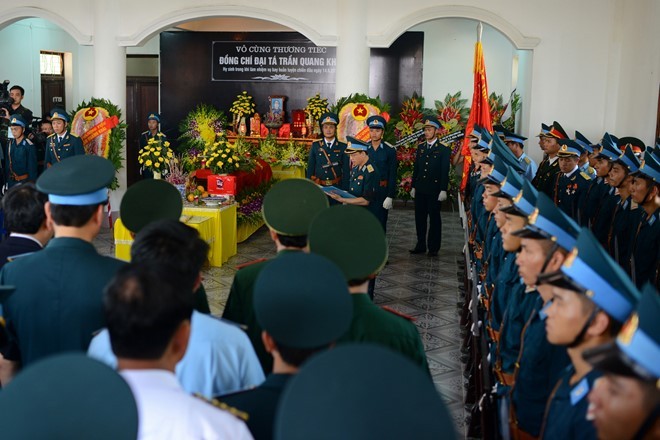 Những hình ảnh thắt lòng trong đám tang phi công Trần Quang Khải ảnh 1