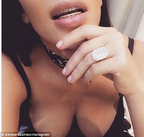 Kim Kardashian bị dí súng vào đầu, cướp 11 triệu USD nữ trang ảnh 27