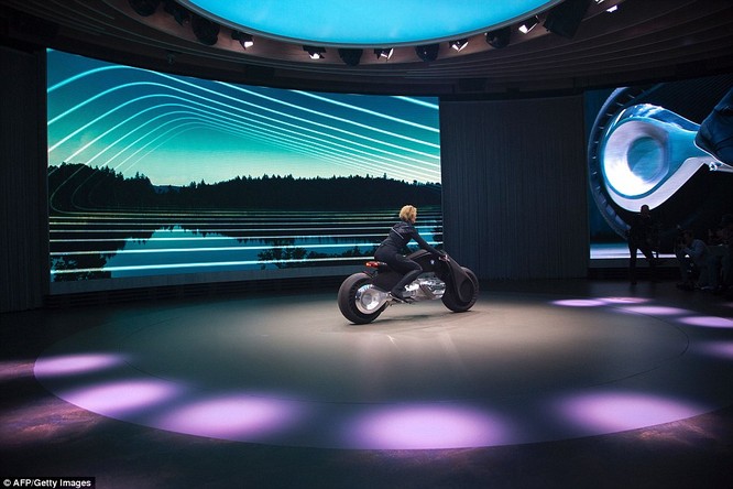 BMW ra mắt xe máy tự cân bằng siêu hiện đại ảnh 9