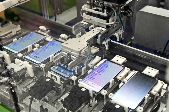 Chuyện chưa từng được kể về quá trình sản xuất điện thoại Samsung ảnh 9
