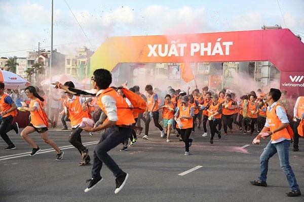 Vietnamobile tổ chức chuỗi “Đại nhạc hội bùng nổ sắc màu” ảnh 1